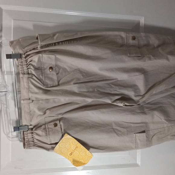 NWT Denim & Co Sz Large Kaki  Cropped, Highrise cargo pant - Picture 3 of 6